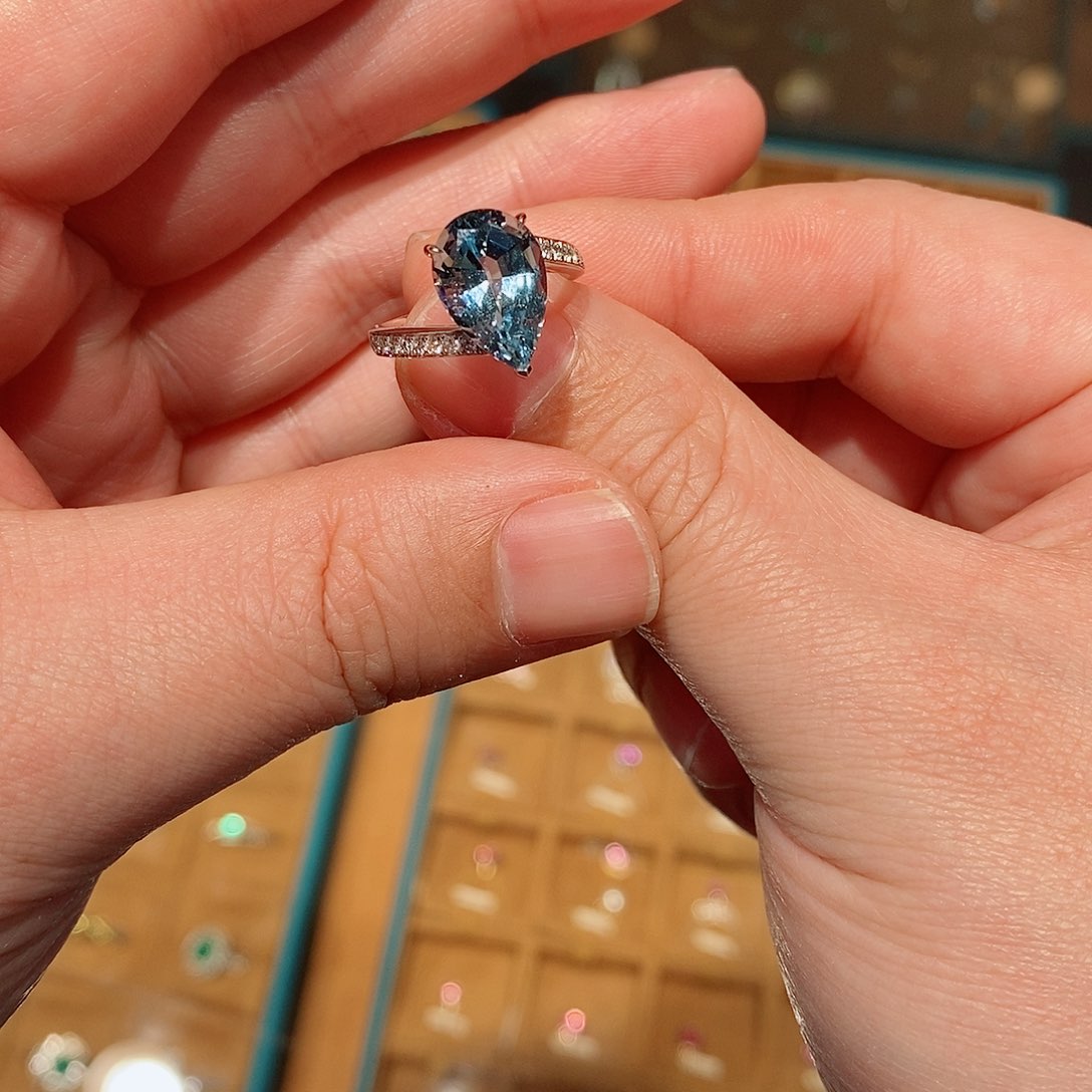 海蓝宝石戒圈18K金镶嵌吉尔德圣玛利亚3.6克拉