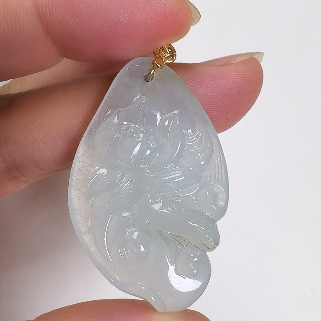 翡翠未镶嵌颈饰鱼