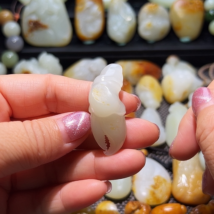 和田玉未镶嵌颈饰