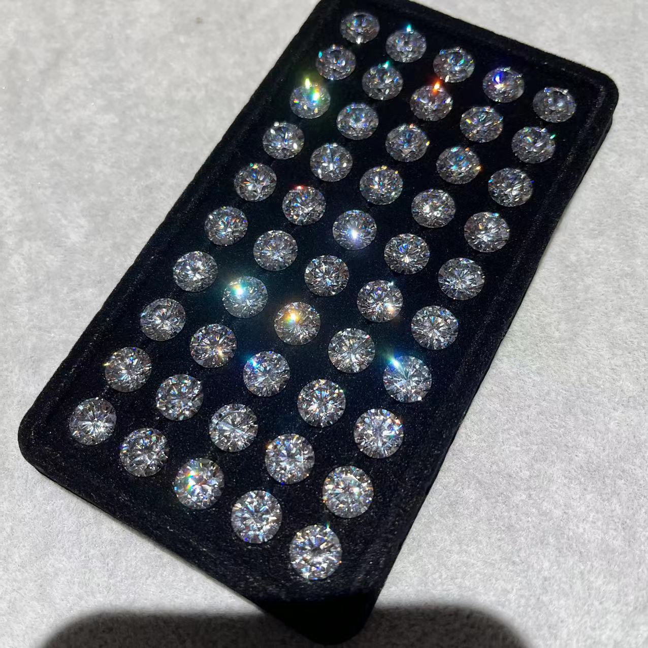 八心八箭锆石一颗