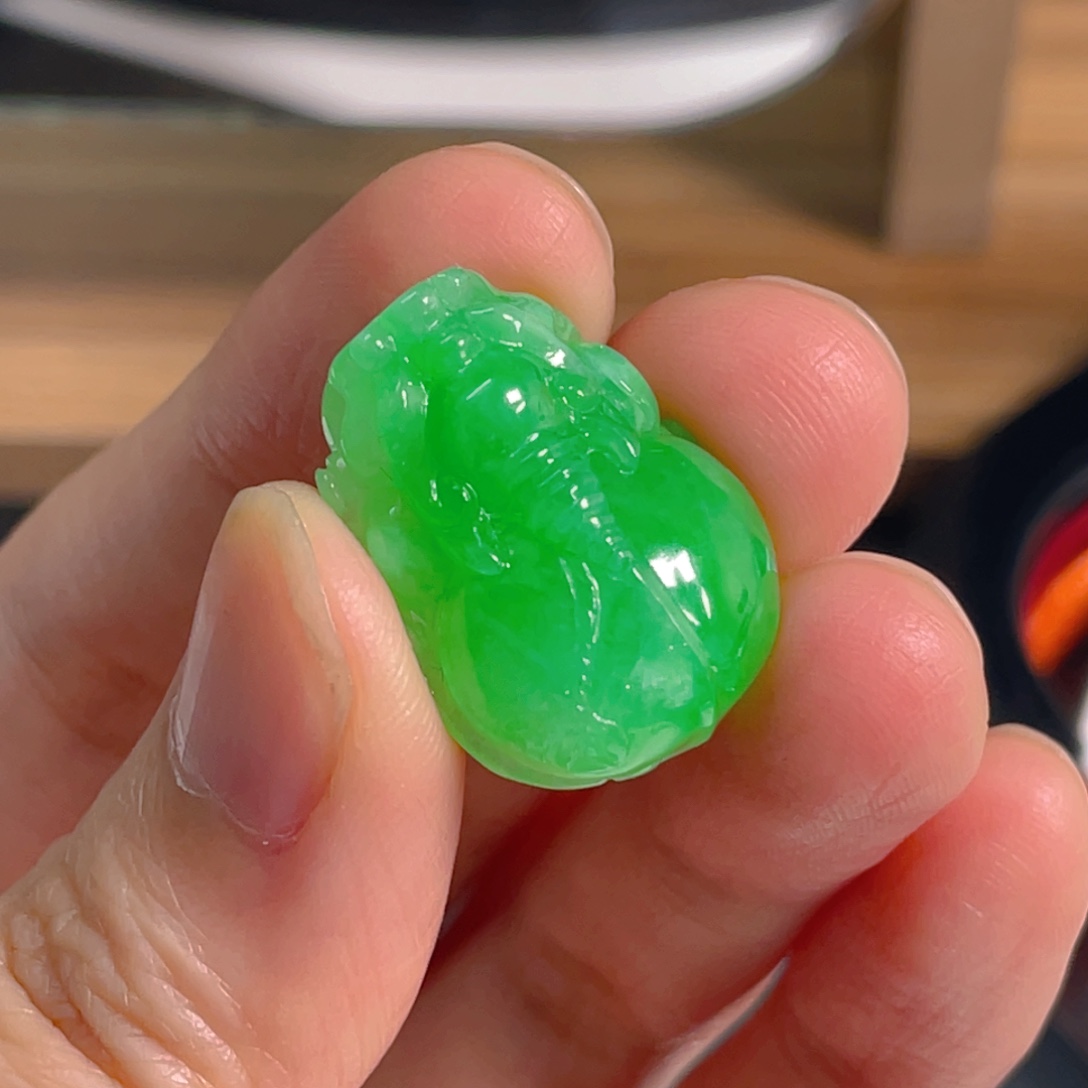 圆***妈翡翠未镶嵌吊坠(不含链)