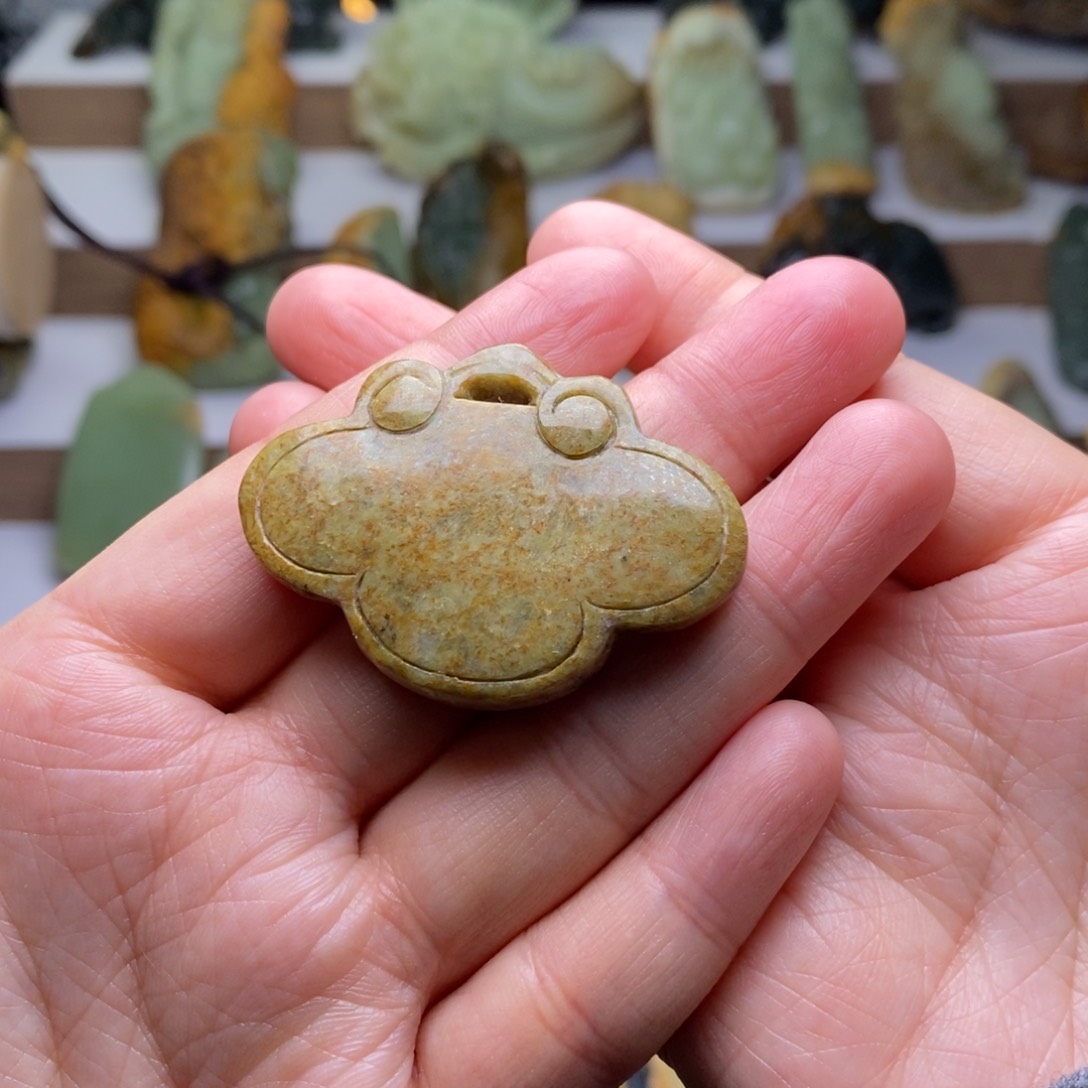 岫岩河磨玉（透闪石质玉）挂件未镶嵌