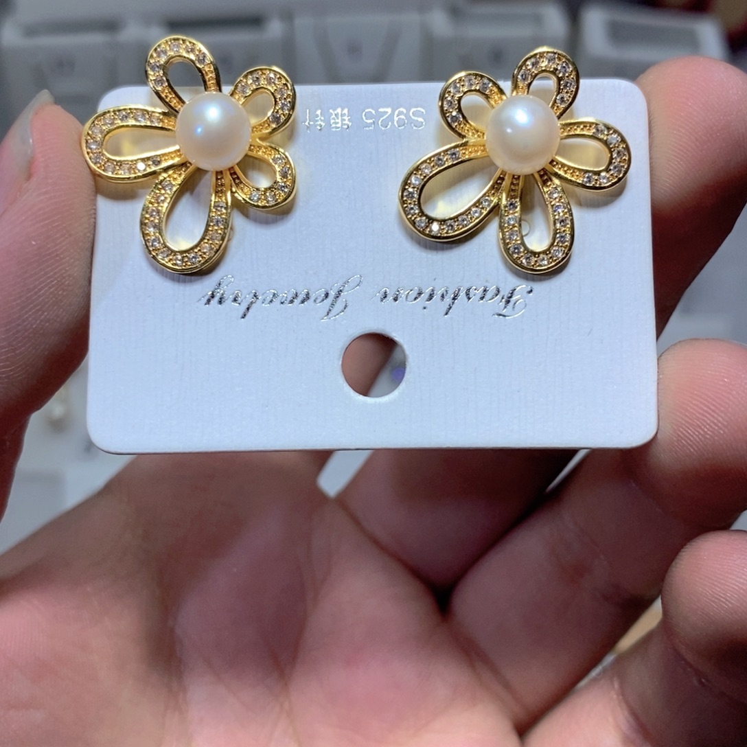 淡水珍珠银S925镶嵌耳饰