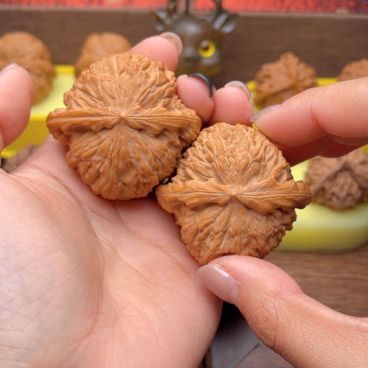 *****桃核吊坠45白狮子 614