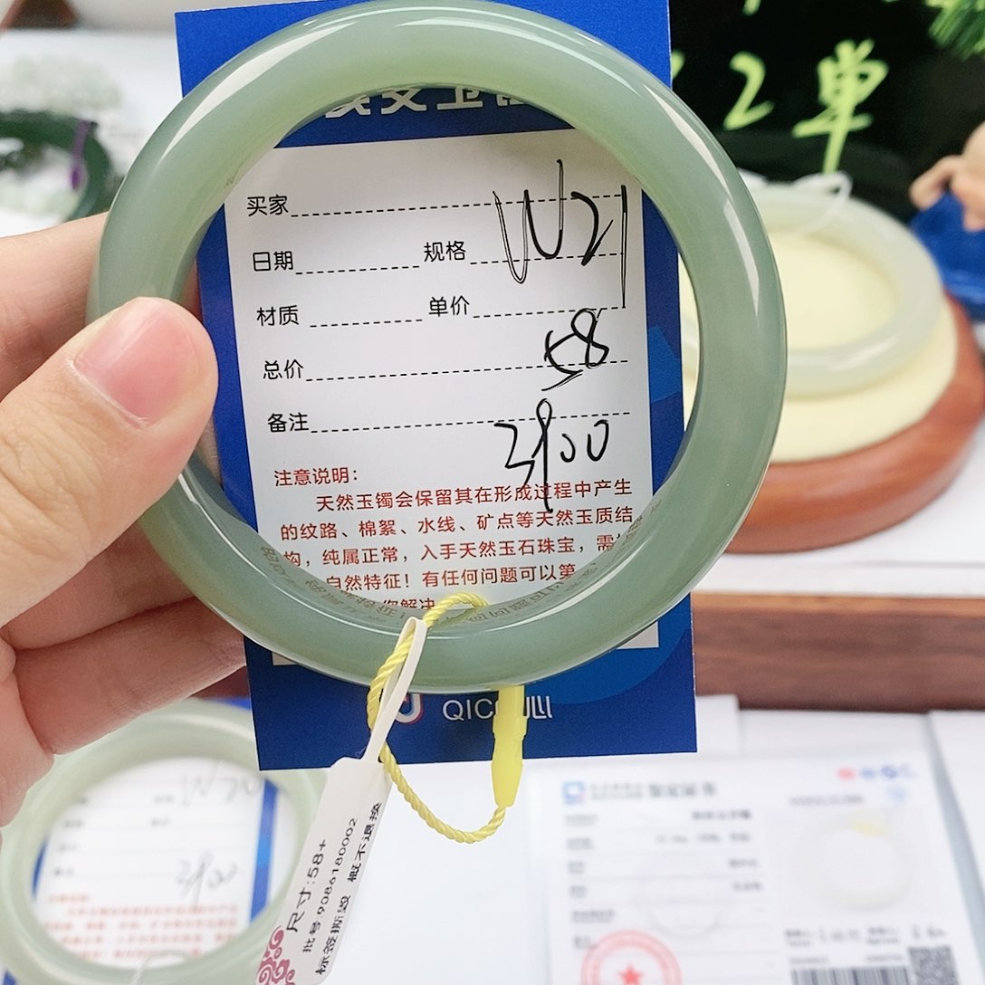 和田玉手镯未镶嵌