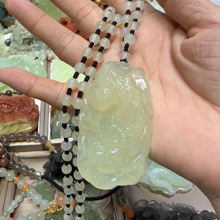 蛇纹石玉未镶嵌吊坠