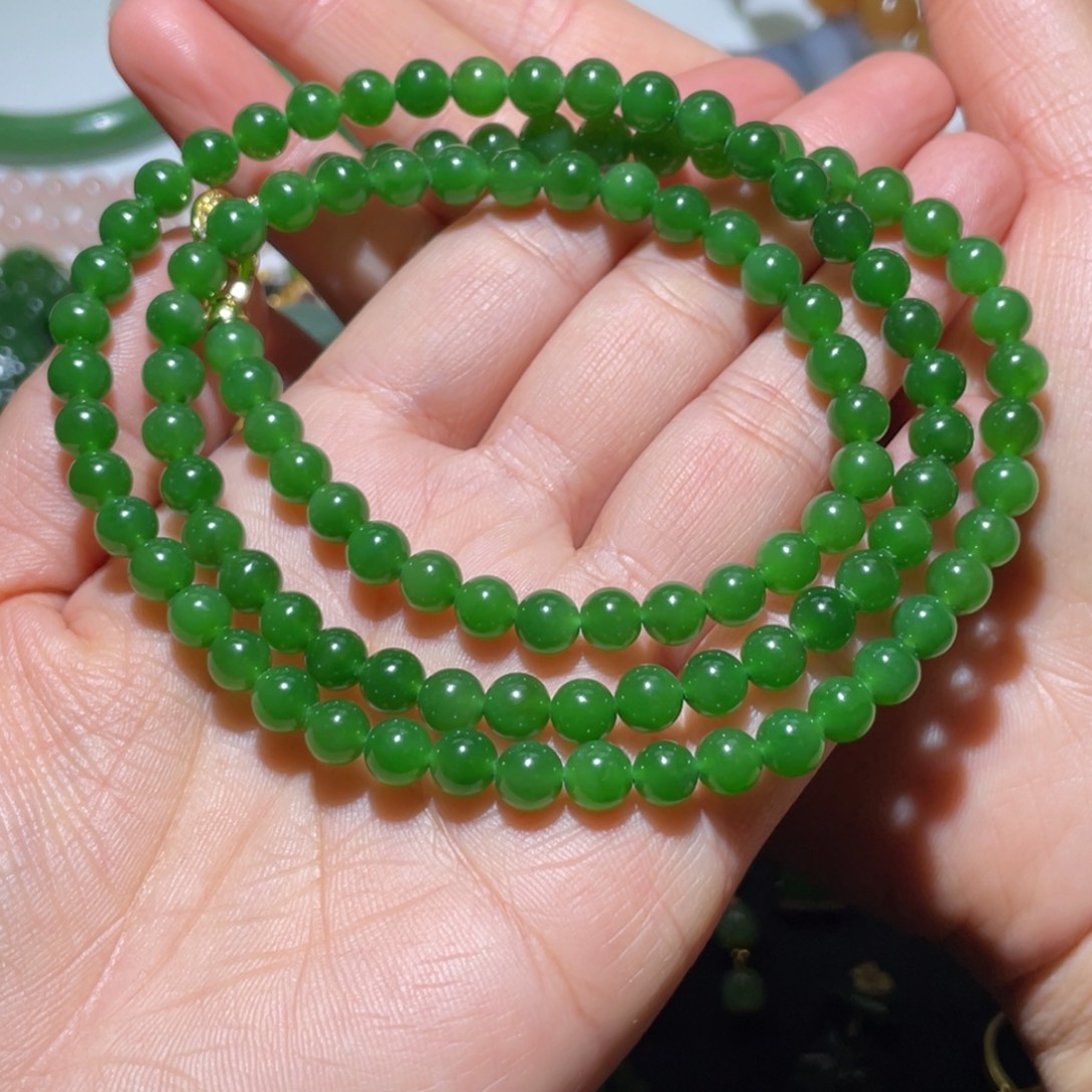 阳***光和田玉（碧玉）未镶嵌颈饰