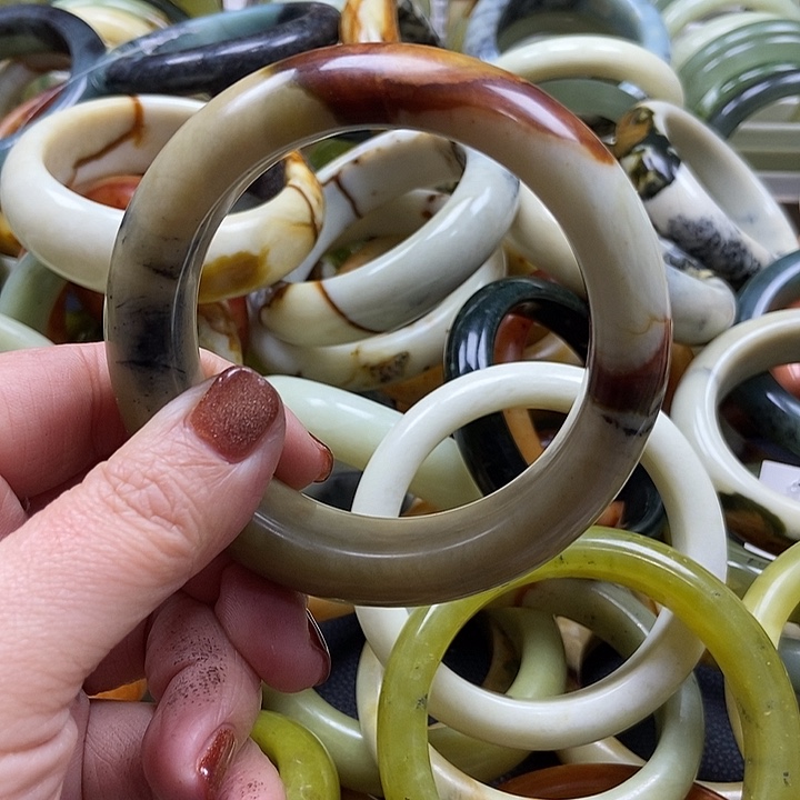 蛇纹石玉手镯未镶嵌拾*。