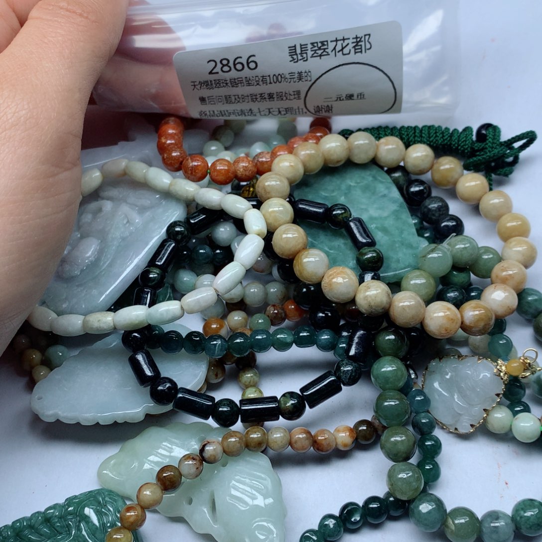 翡翠颈饰未镶嵌手串