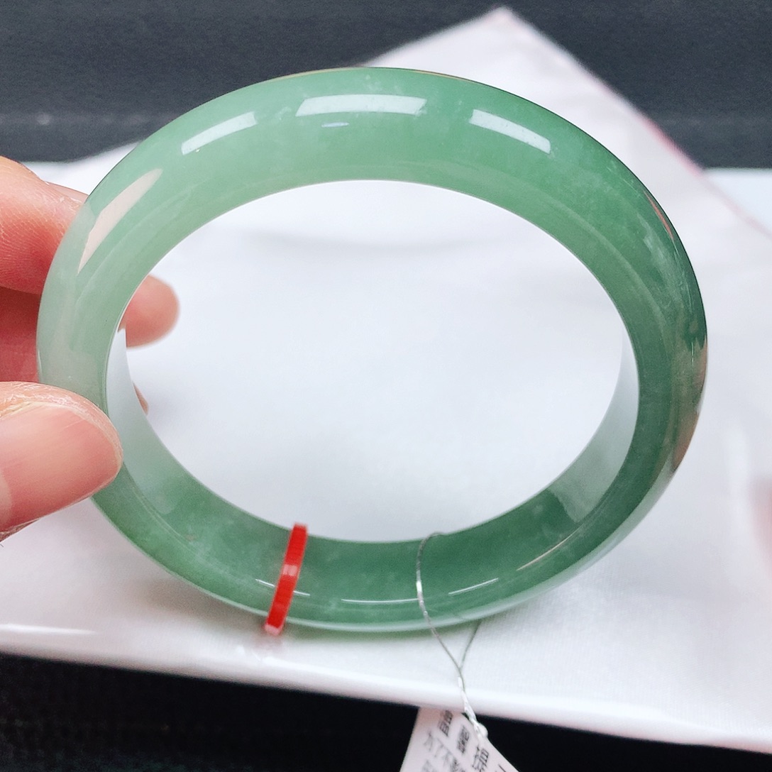 翡翠手镯未镶嵌53圈