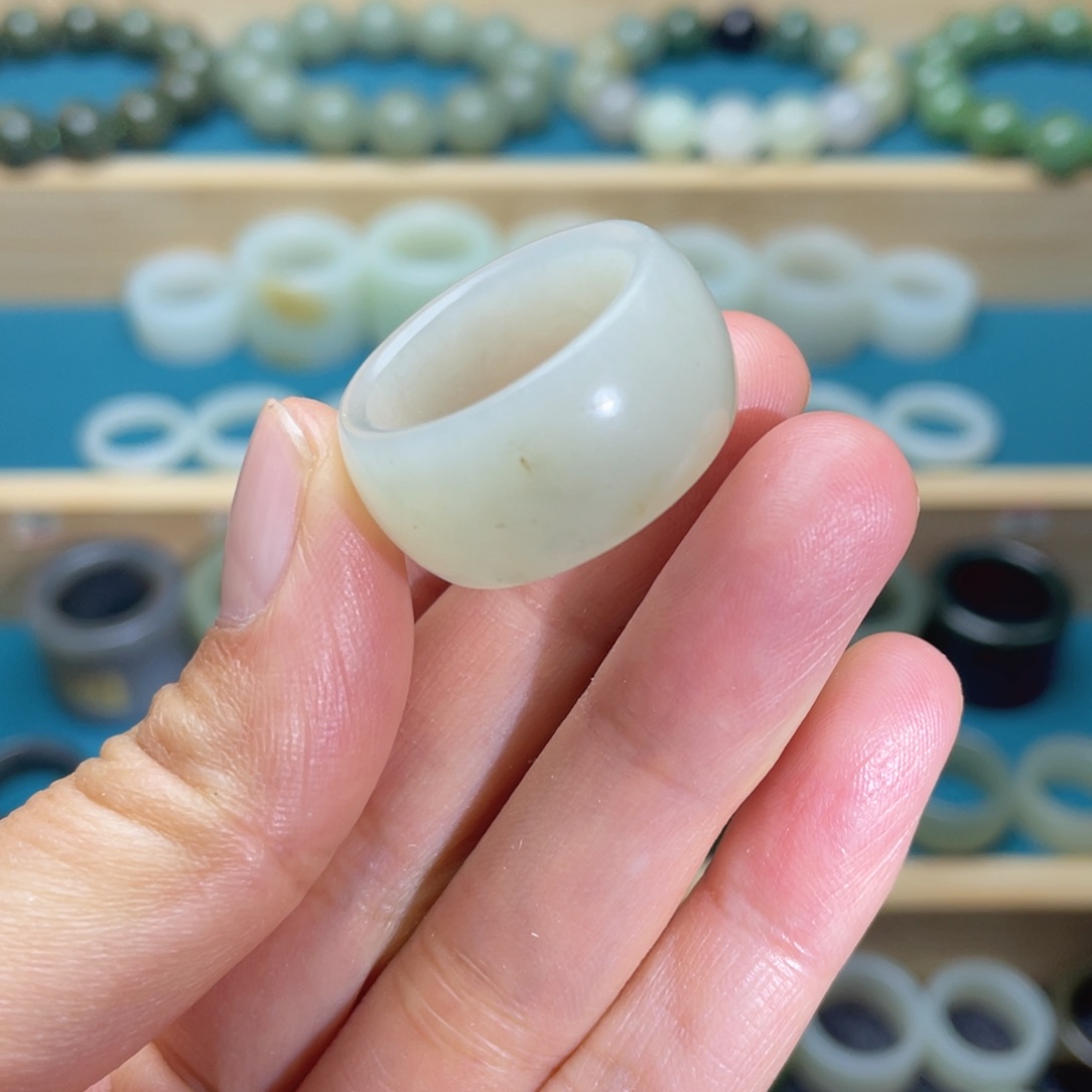 和田玉戒指未镶嵌