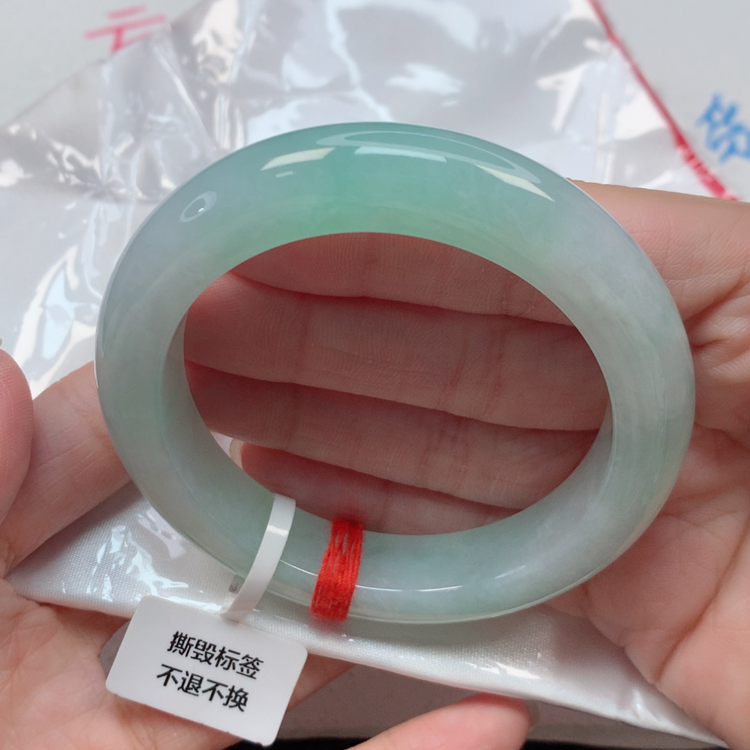 翡翠手镯未镶嵌55圈 晴底 无纹裂 厚装