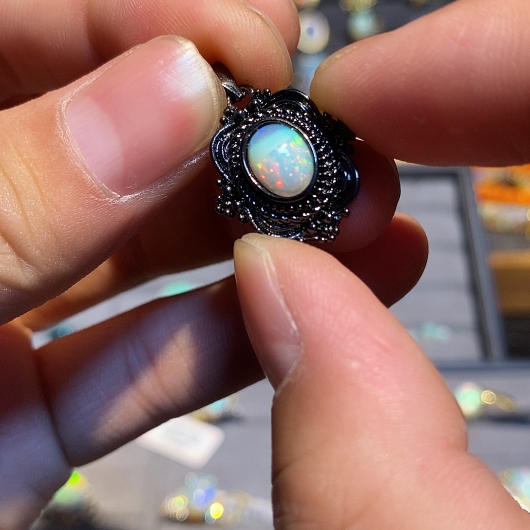 欧泊欧泊吊坠合金