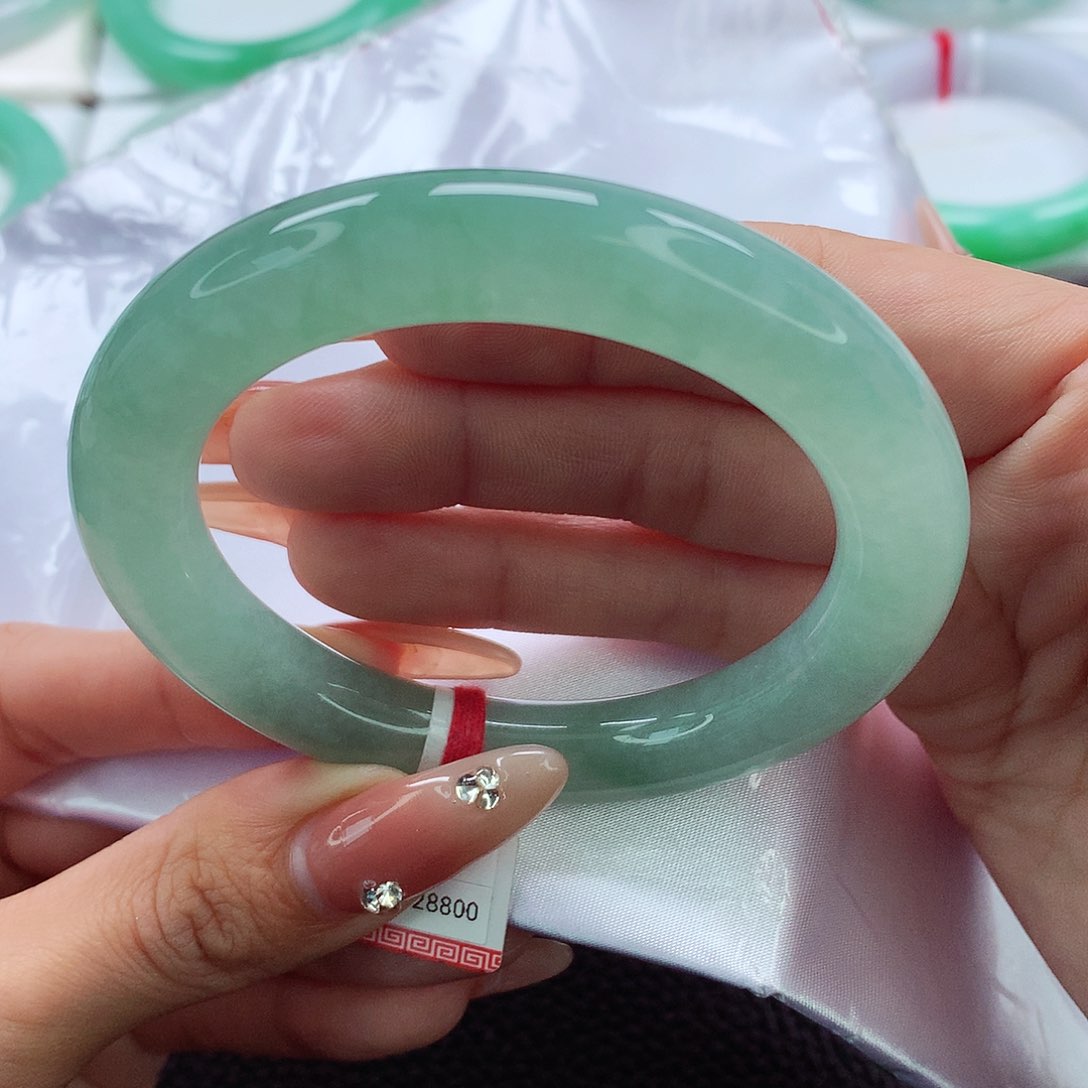 翡翠手镯未镶嵌56.57.58冰绿小胖圆 有种有色