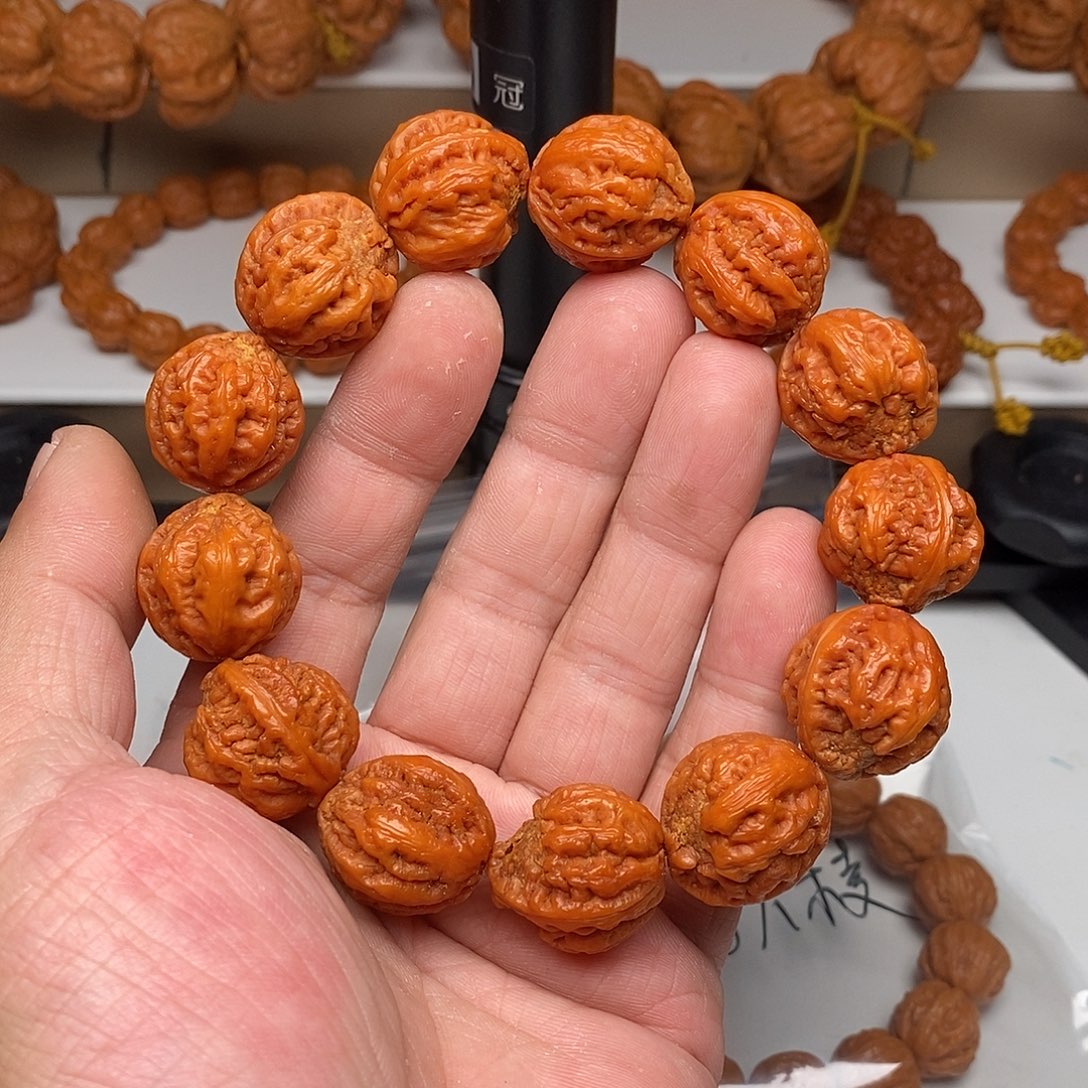 溜***人木质文玩核桃异形