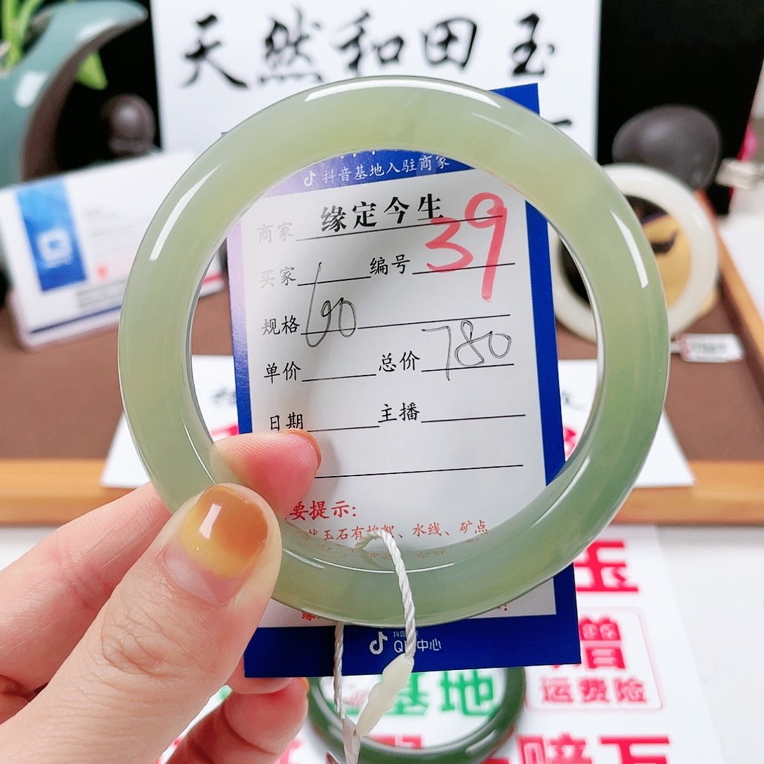 和田玉未镶嵌手镯