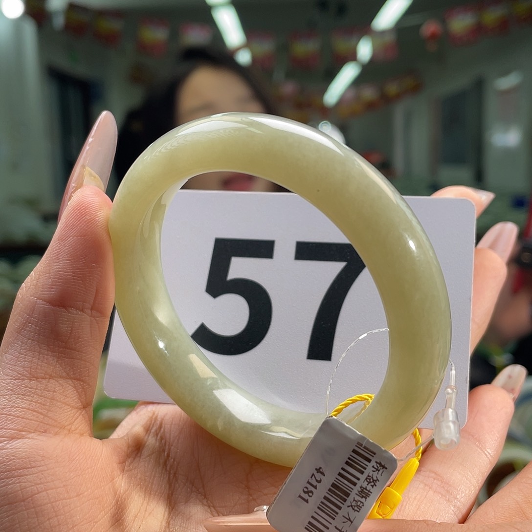 和田玉手镯未镶嵌纹