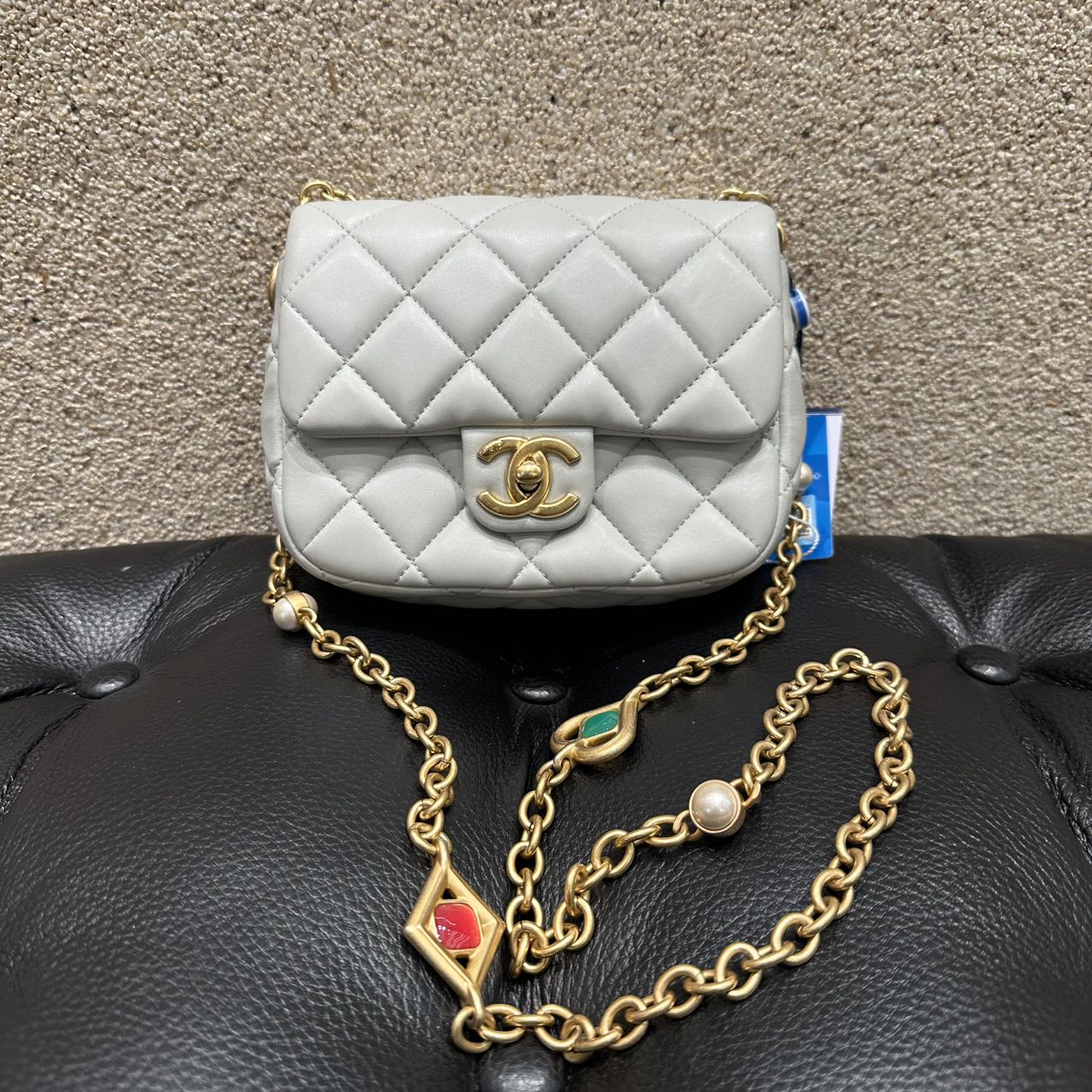 99新 Chanel/香奈儿 方胖子 芯片款 爱心珐琅链条 蓝灰色！/