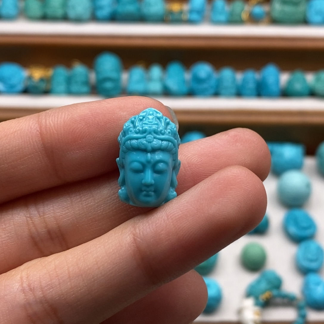 绿松石颈饰未镶嵌王**?