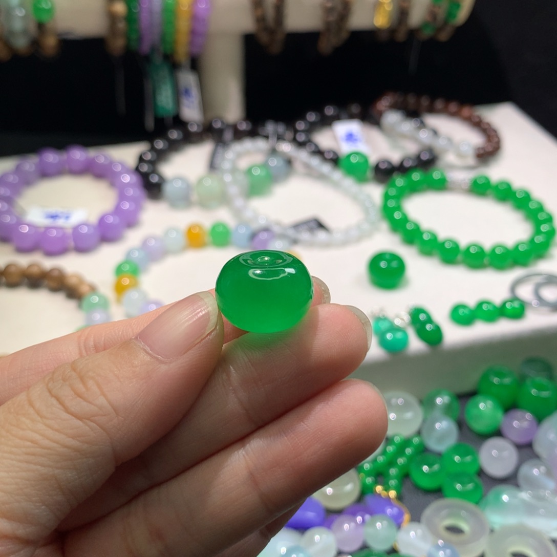 时尚简约冰绿鼓珠