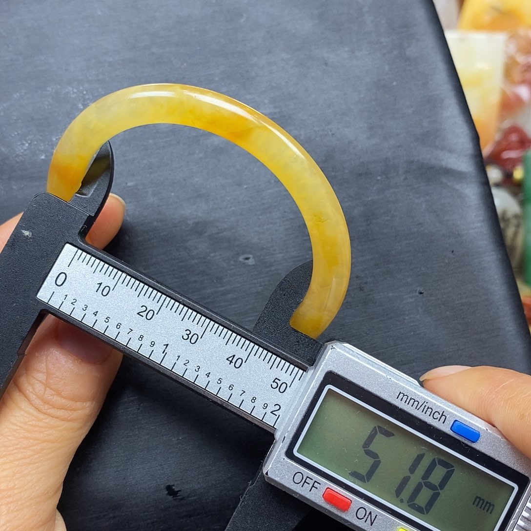 石英质玉（黄龙玉）颈饰未镶嵌