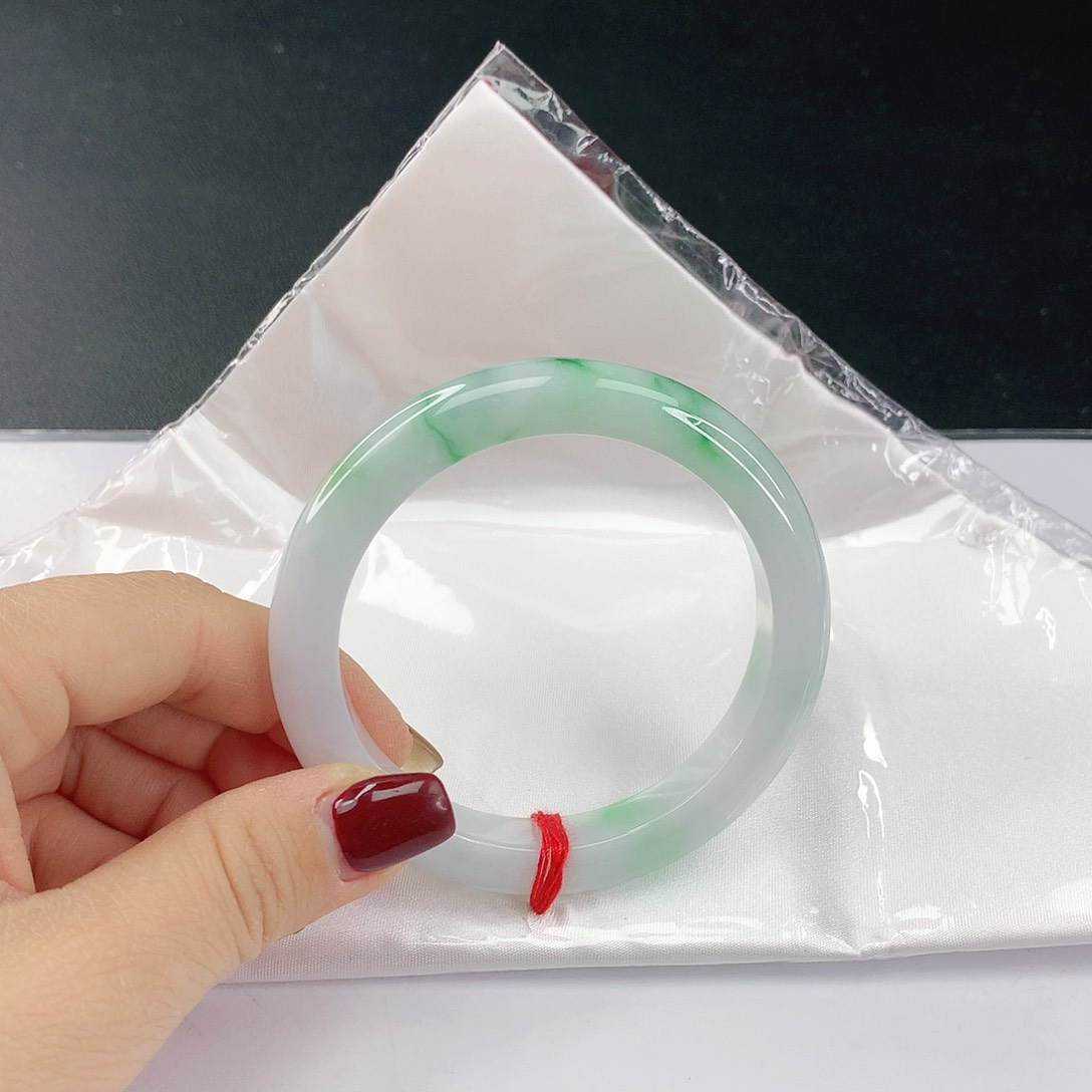 翡翠手镯未镶嵌翡翠055