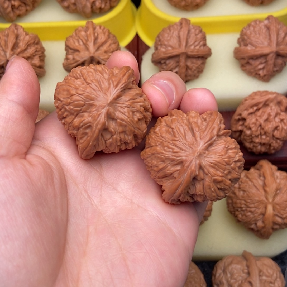 文玩核桃把件38全品红皮石子磨