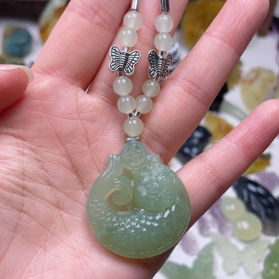 蛇纹石玉颈饰未镶嵌