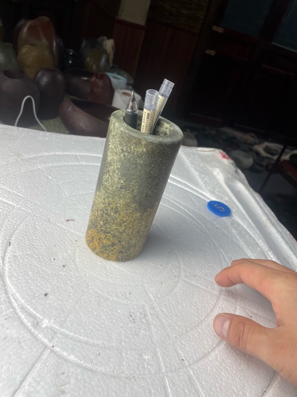 长江石石头芯笔筒