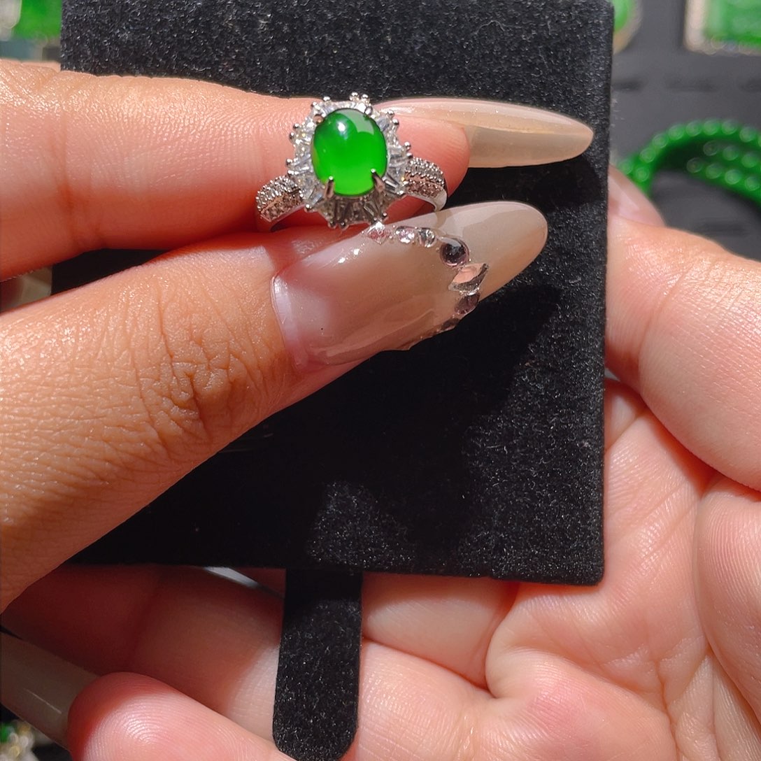 翡翠戒指未镶嵌蛋面