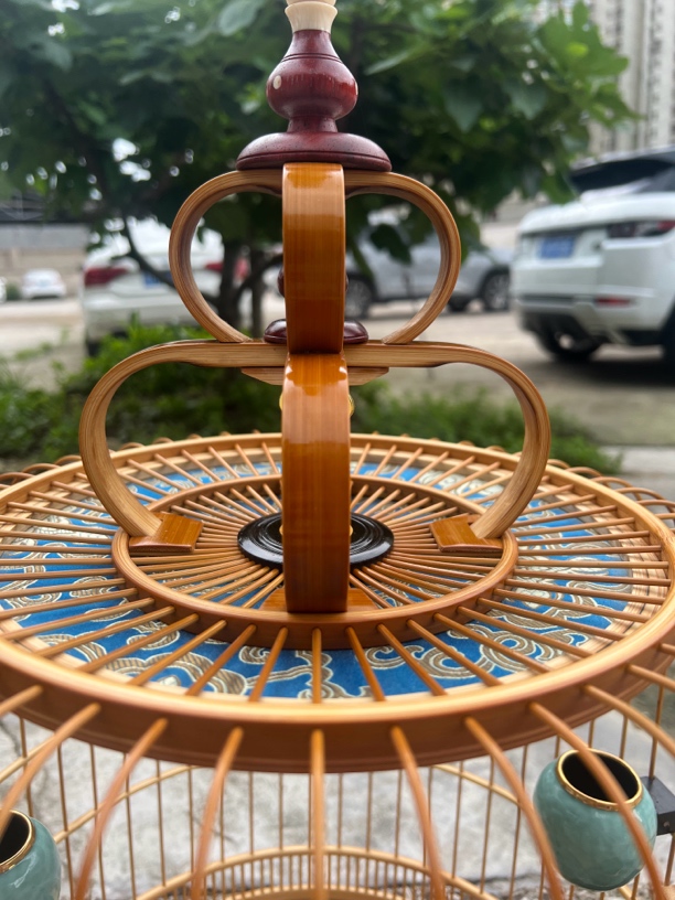 直径36抛光本色笼，活动底，一丝到底，笼身留青。