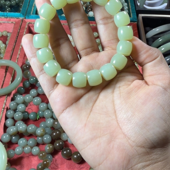 青***落和田玉（糖玉）未镶嵌手链