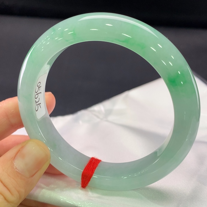 翡翠未镶嵌手镯正圈58