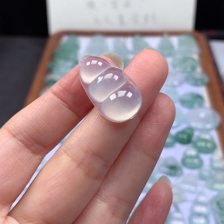 颈饰未镶嵌翡翠冰种福豆