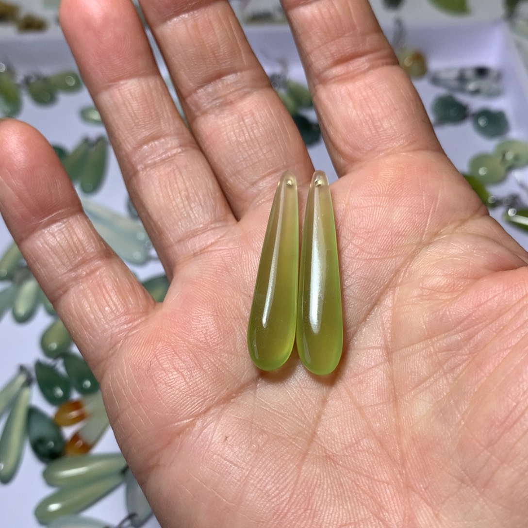 季***节蛇纹石玉未镶嵌耳环