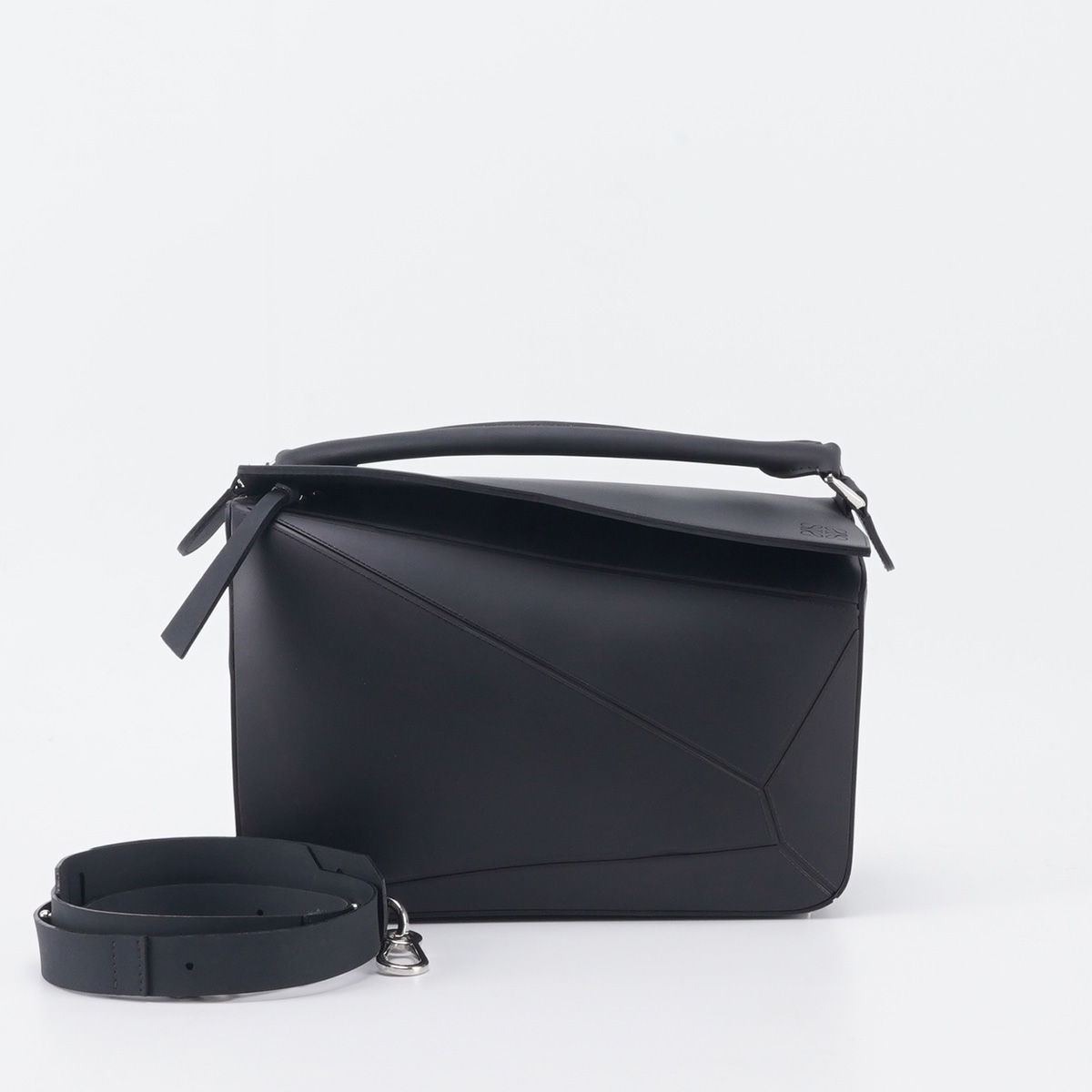 99新 LOEWE/罗意威 【总仓】 puzzle 黑色 橡胶 中号/BGB900530003