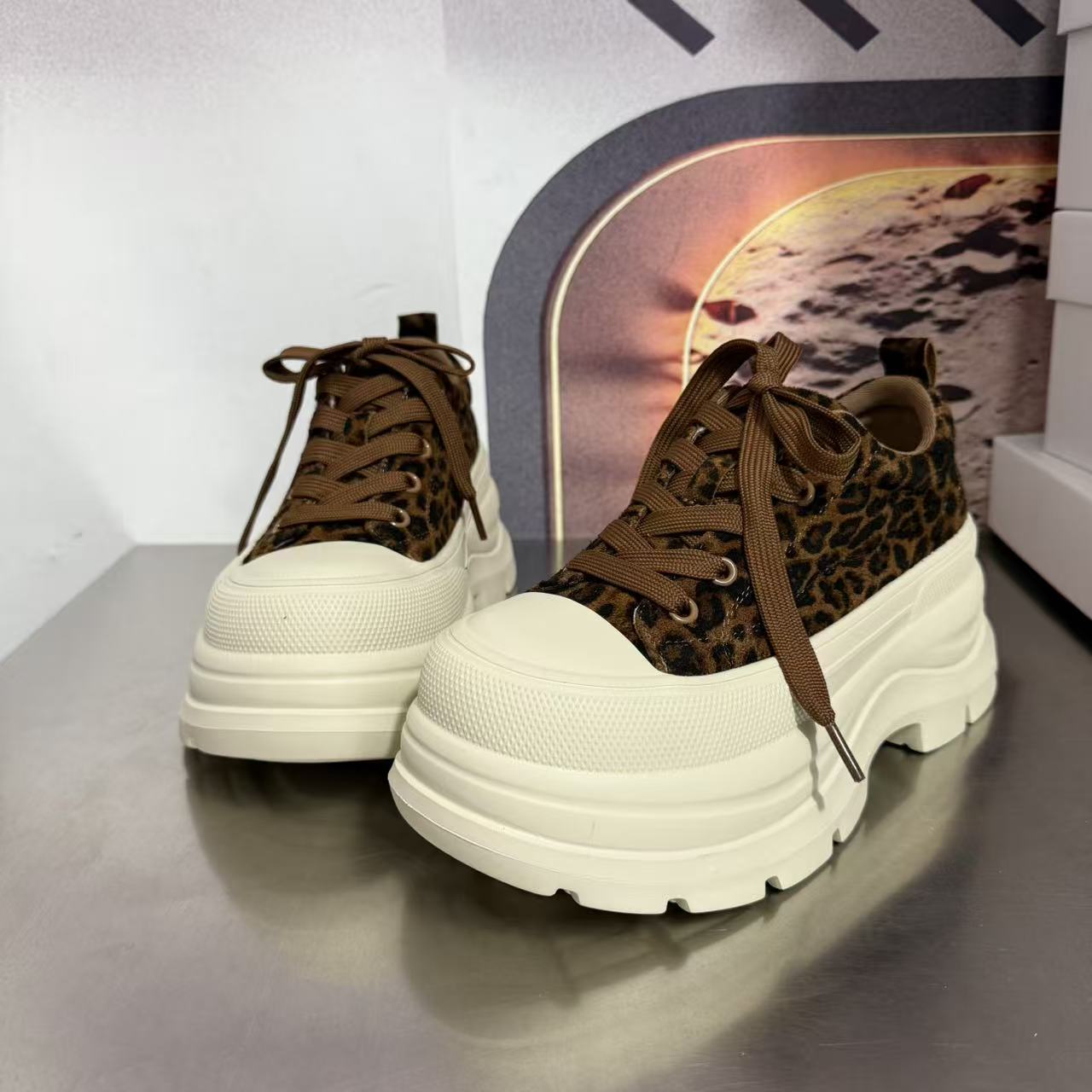 171秋款新款2025圆头系带韩版简约休闲板鞋潮流百搭ins