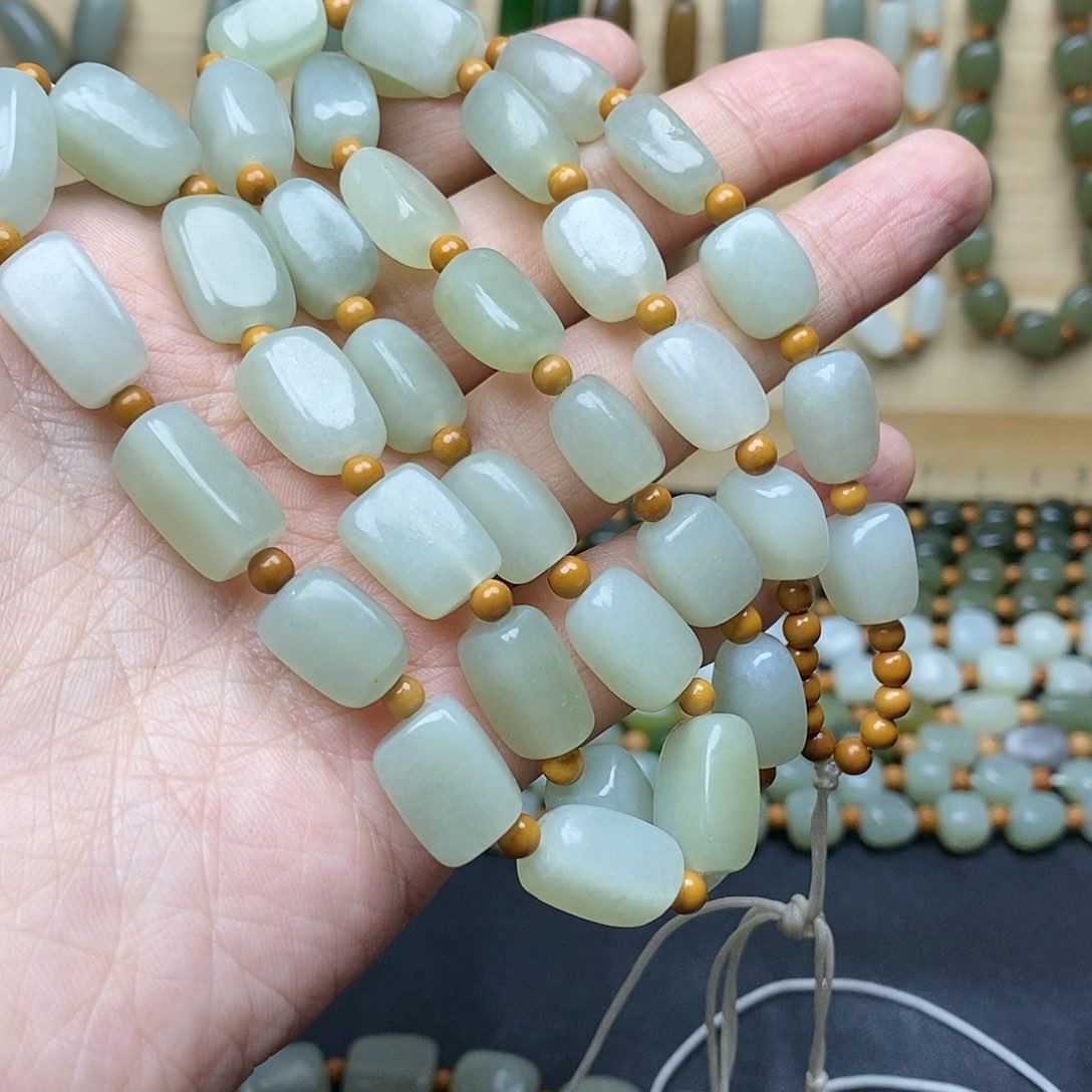 和田玉颈饰未镶嵌