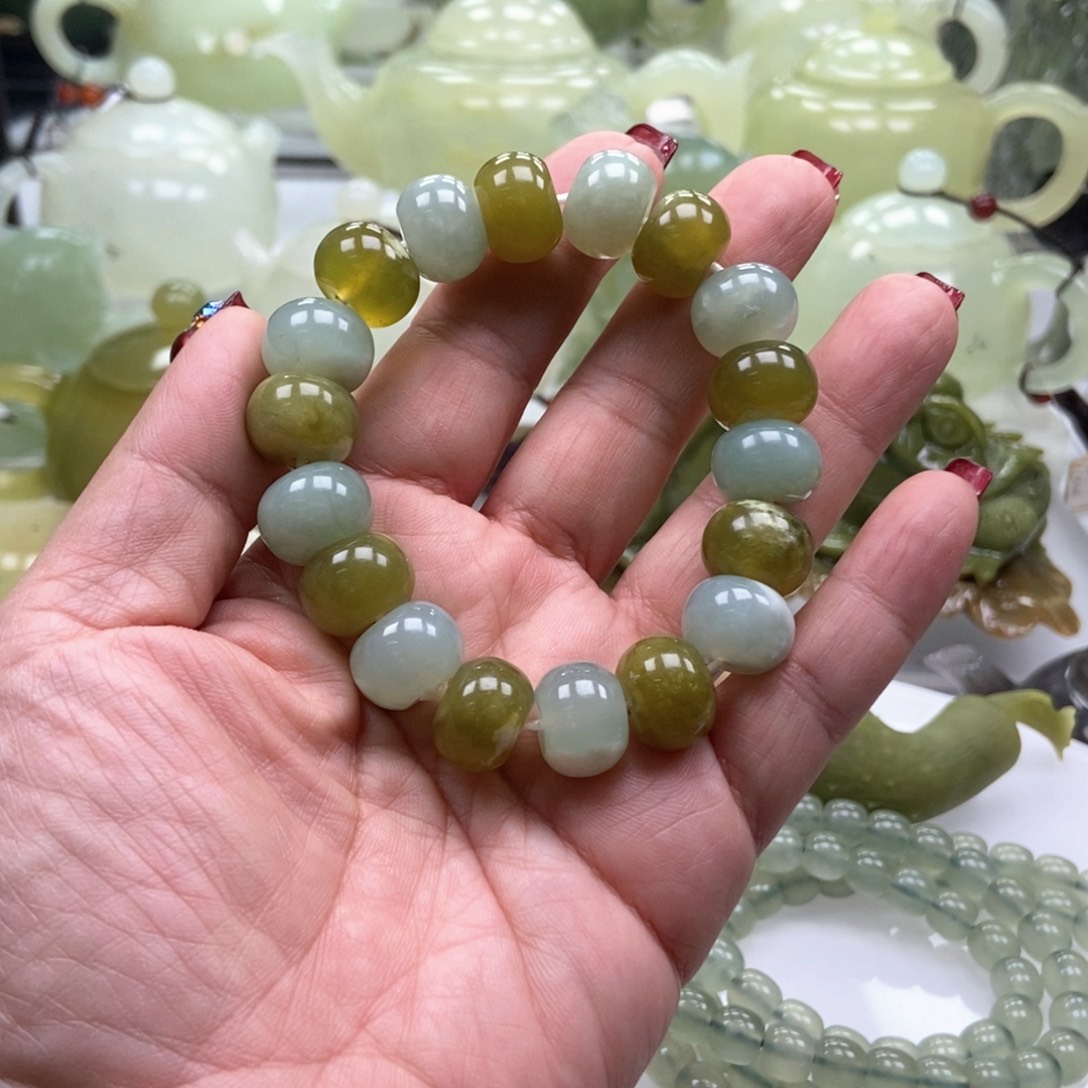 蛇纹石玉挂件未镶嵌