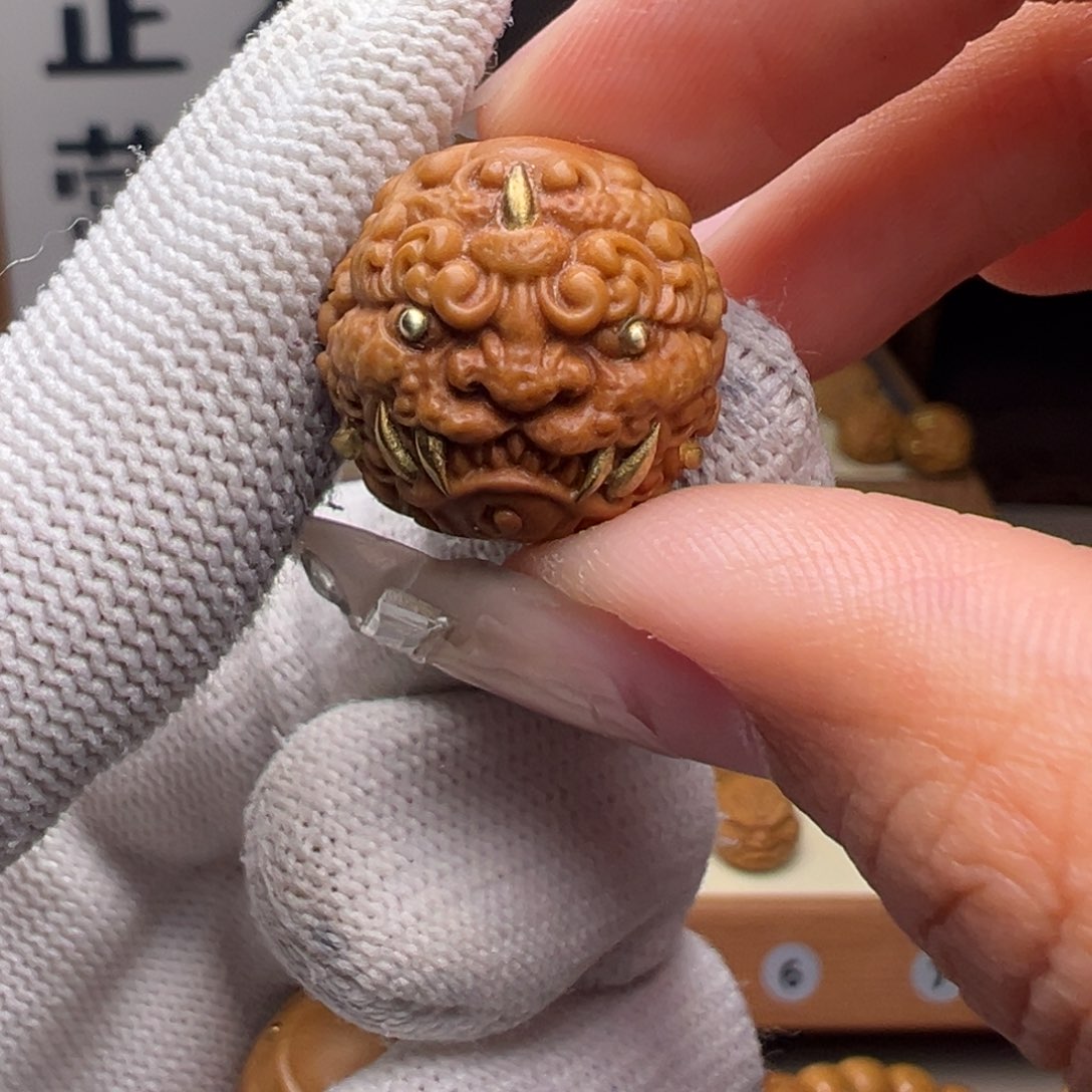文玩核桃把件镶嵌款唐狮18左右尺寸全品有正常封口线
