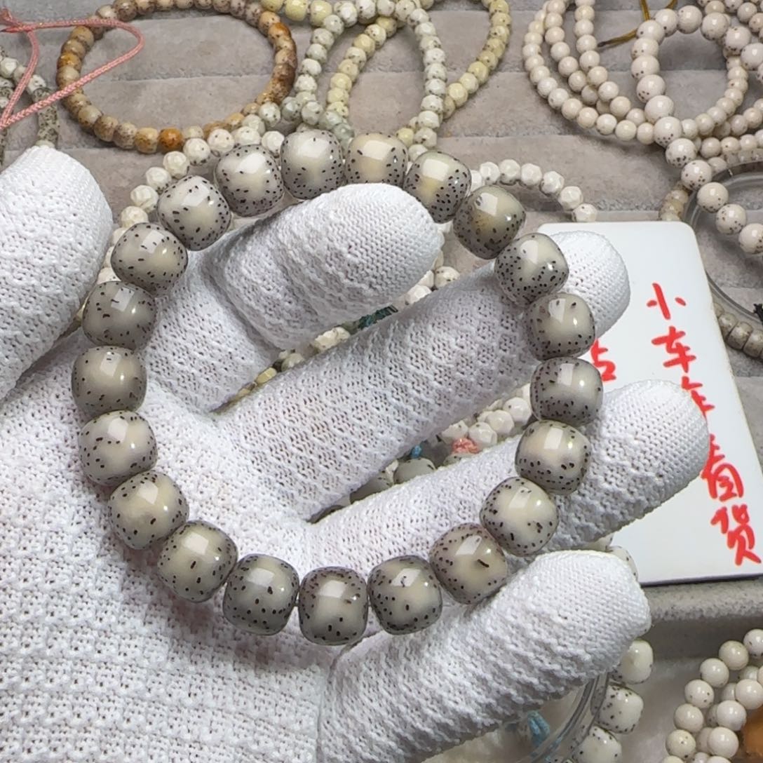 哈***子星月菩提手串11大侧底价