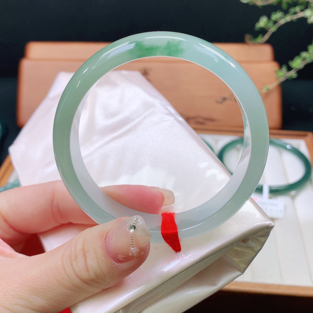 翡翠手镯未镶嵌饲***赵天然