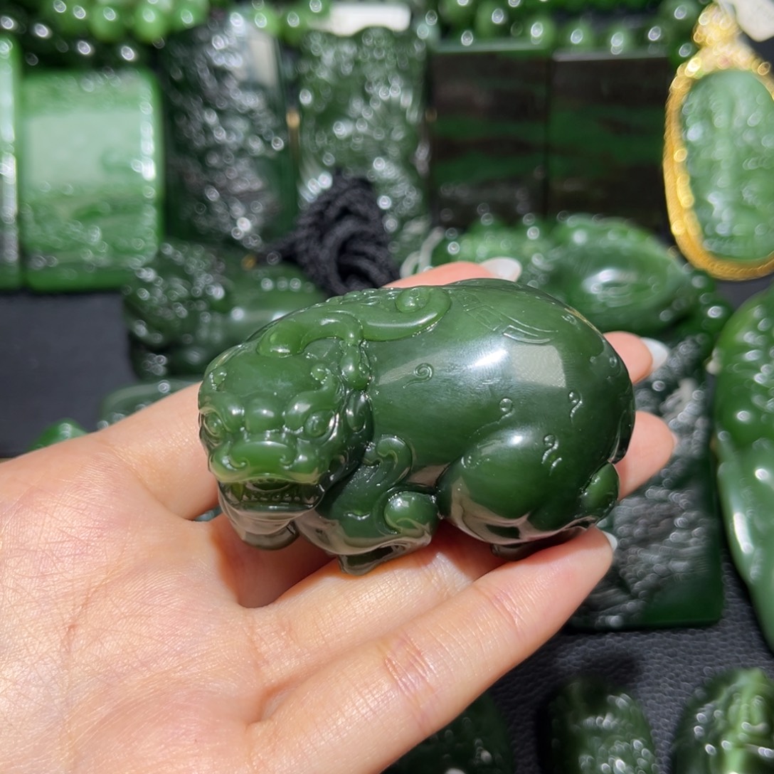 F***油和田玉未镶嵌颈饰