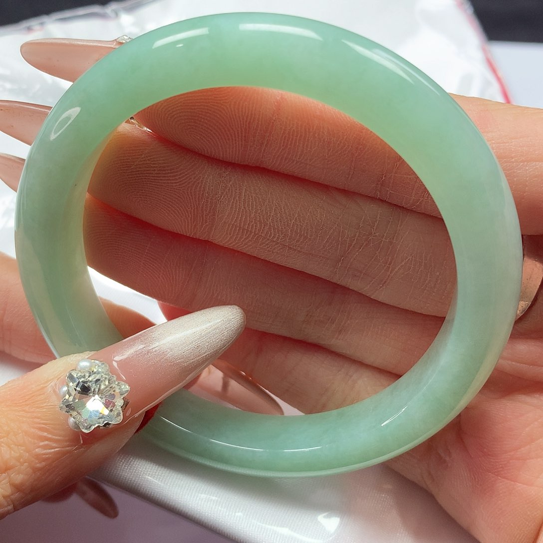 翡翠手镯未镶嵌56.7圈