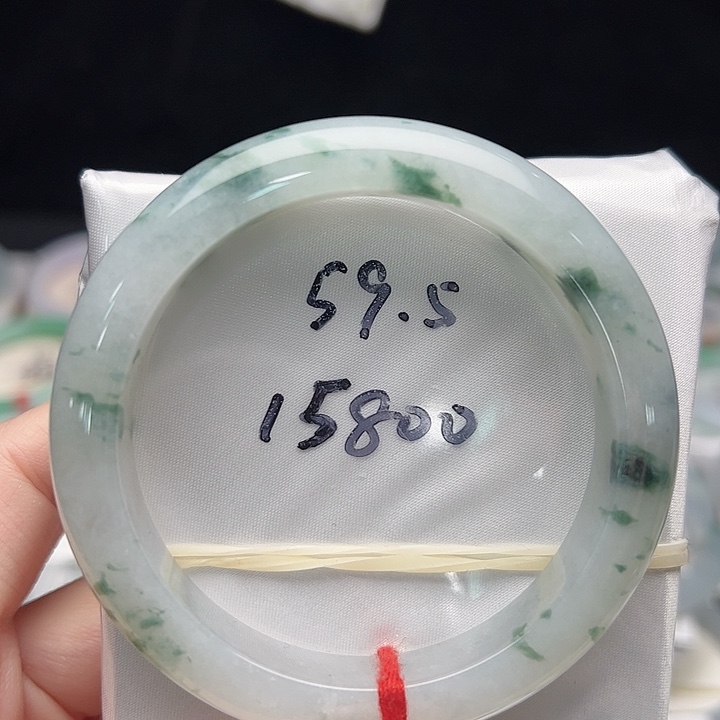 翡翠未镶嵌手镯A货