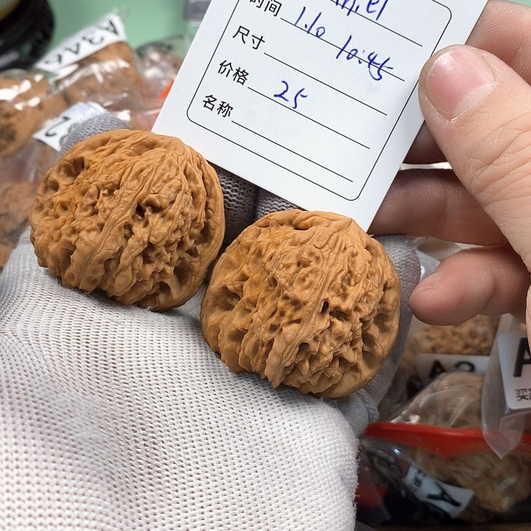 桃核把件《****》南疆石。