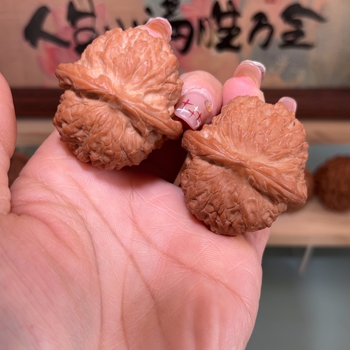 2***-文玩核桃吊坠血麒麟