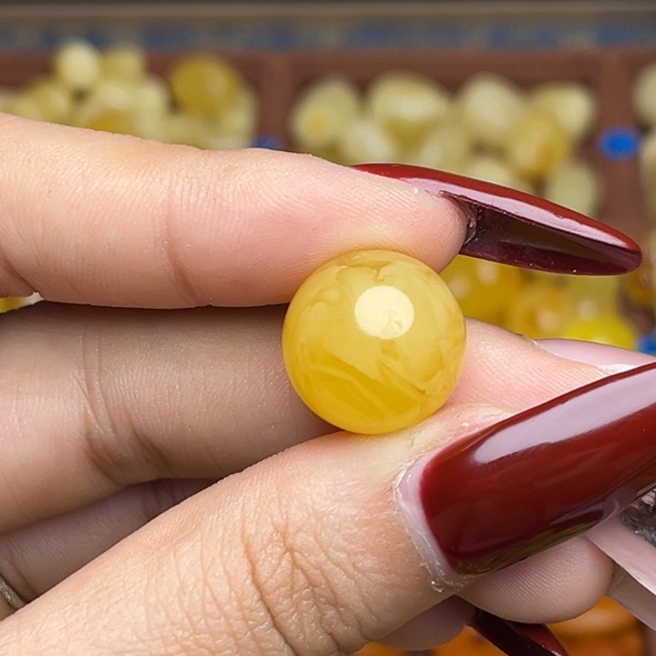 小***志蜜蜡未镶嵌珠宝奇石鸡油黄满蜡妖花圆珠微瑕