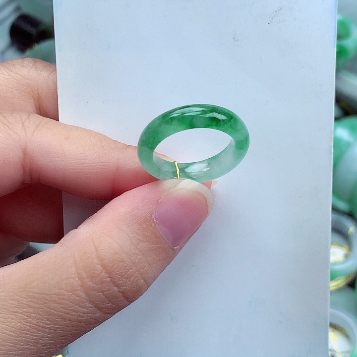 翡翠未镶嵌戒指12.13号