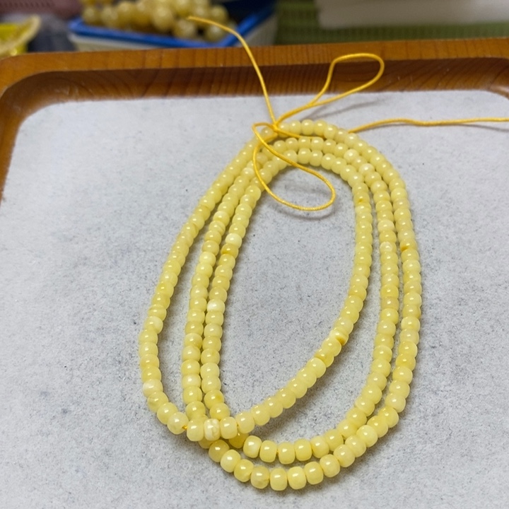 蜜蜡未镶嵌裸石串